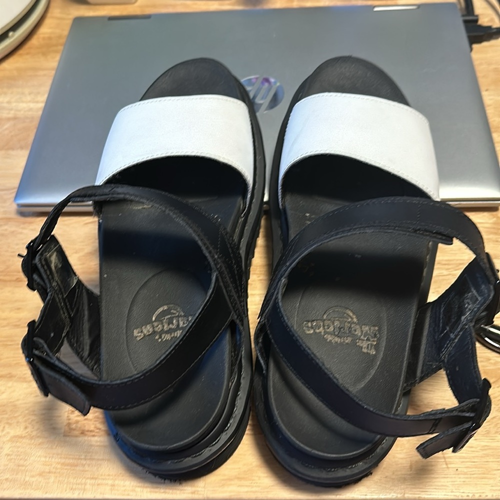 Dr Martens Women’s White & Black Voss Leather Platform Sandals Sz 9 - Picture 2 of 16